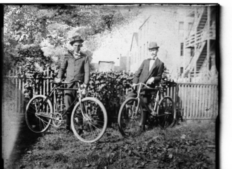 Print from glass plate negative. Maybe Chicago.